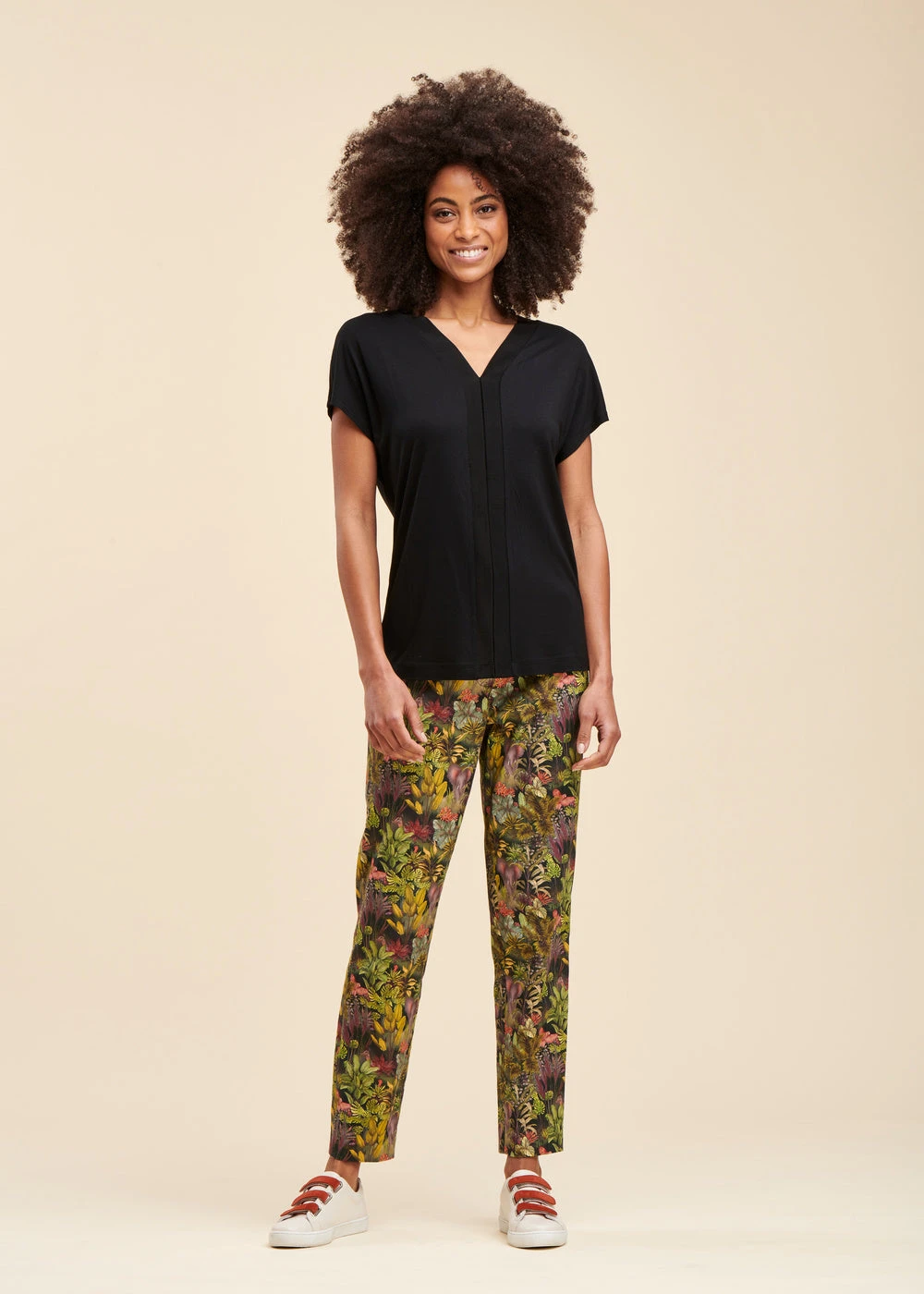 T-shirt Noir Encolure V 4 T-shirt Noir Encolure V – Image 2