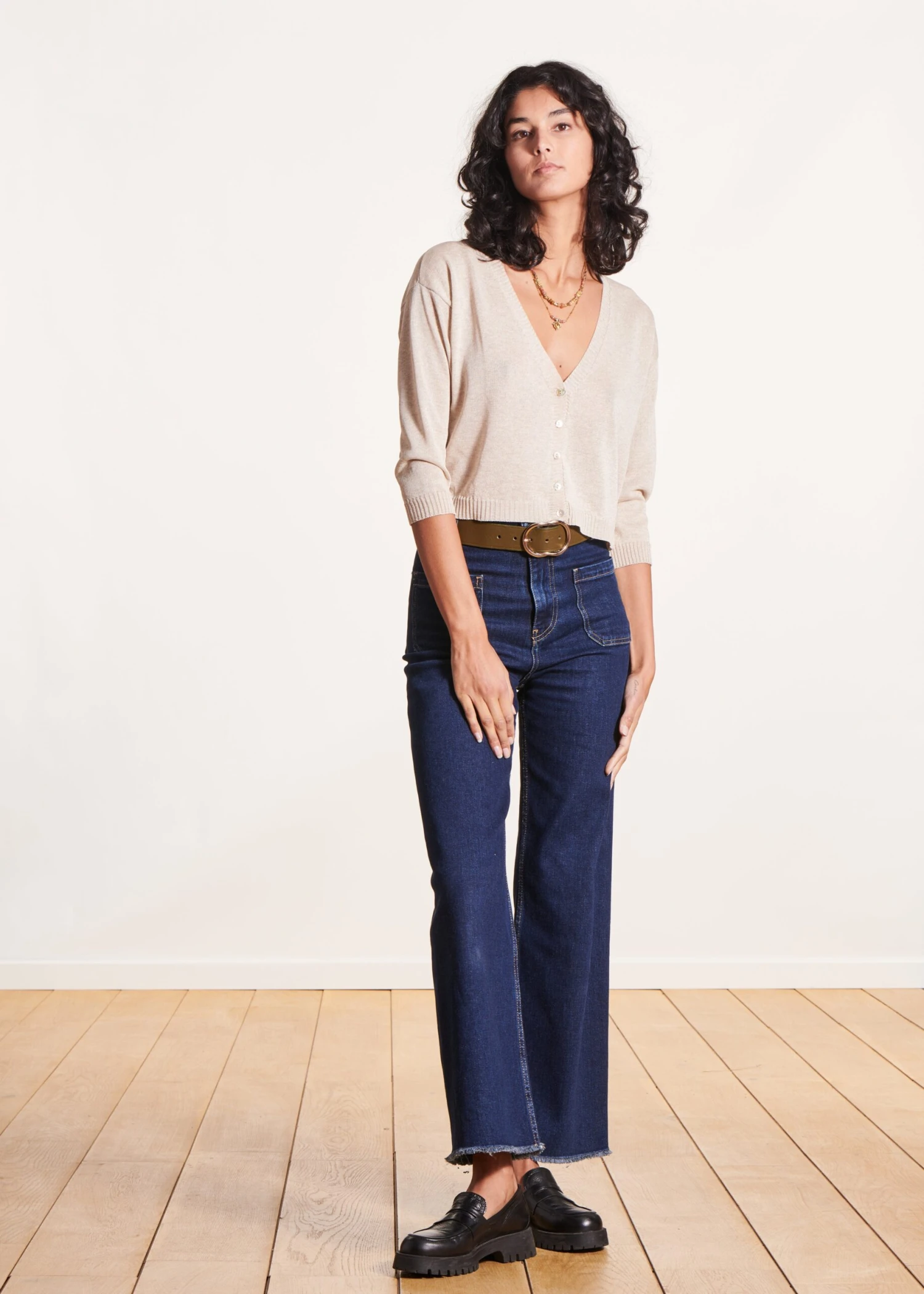 Gilet Court Doré Manches Longues Col V 4 Gilet Court Doré Manches Longues Col V – Image 2