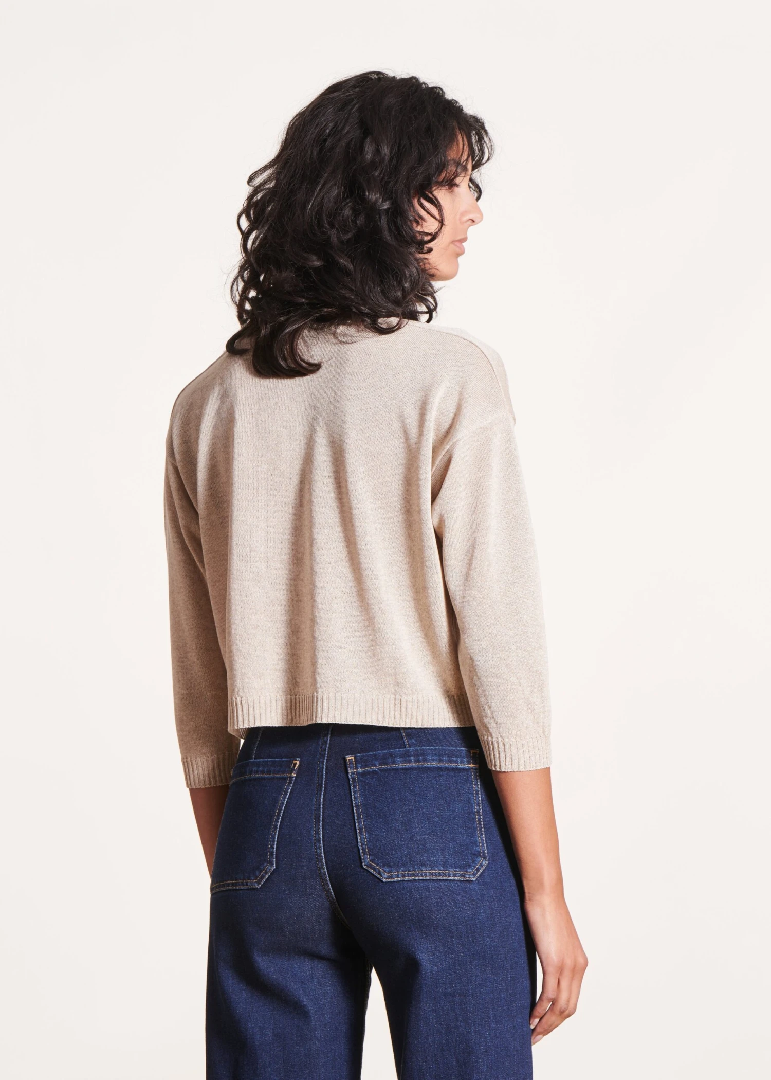 Gilet Court Doré Manches Longues Col V 5 Gilet Court Doré Manches Longues Col V – Image 3