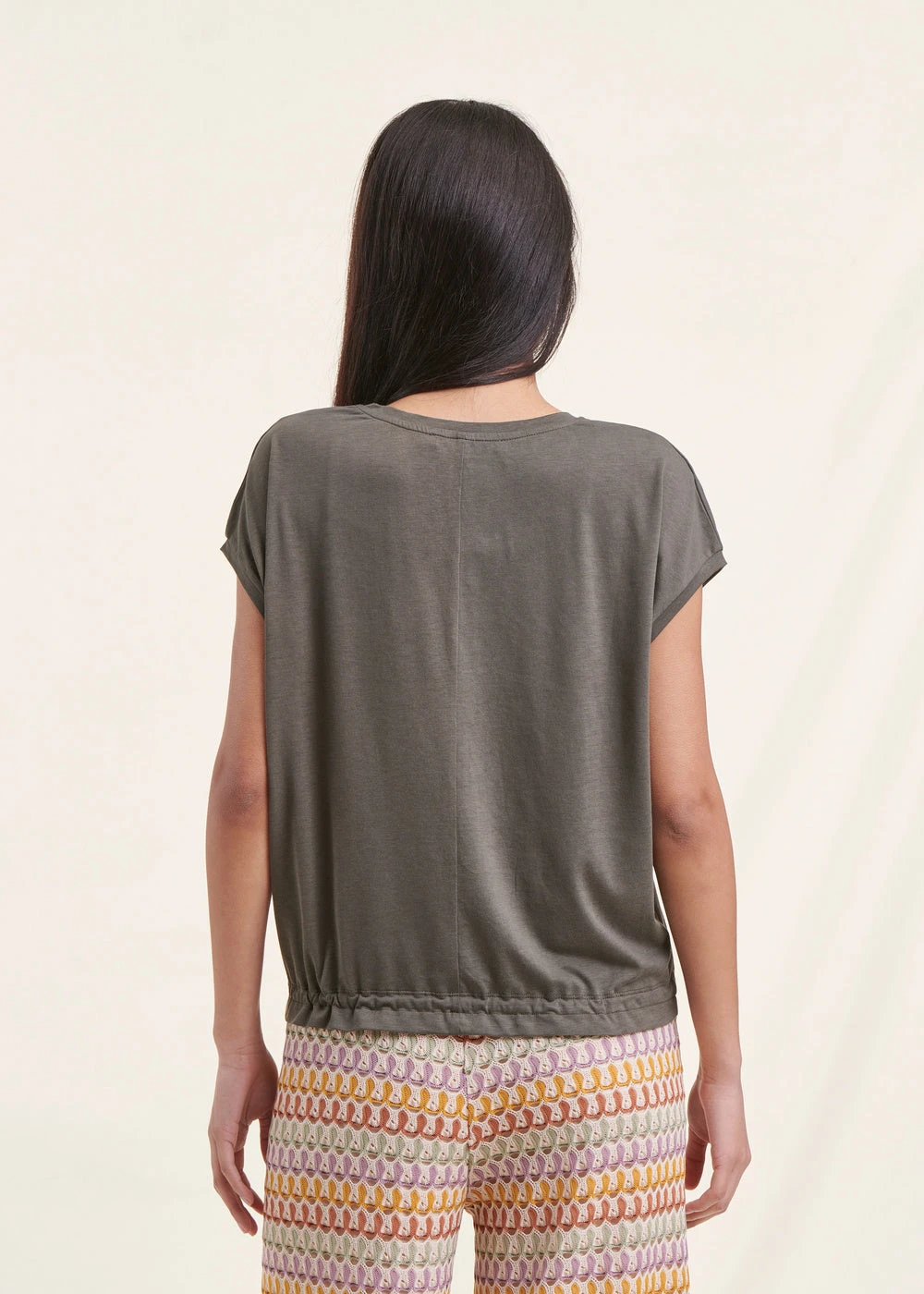 T-shirt Blousant Kaki En Lyocell Manches Courtes 4 T-shirt Blousant Kaki En Lyocell Manches Courtes – Image 3