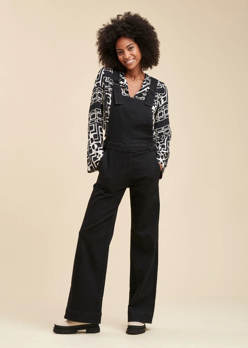 Salopette Noire En Jean Coton Biologique 8 Salopette Noire En Jean Coton Biologique – Image 6