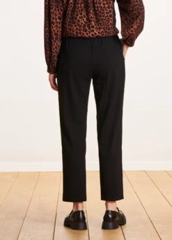 Pantalon Noir Coupe Carotte -Mode Soldes Boutique FG PA CASCADE E 700 b