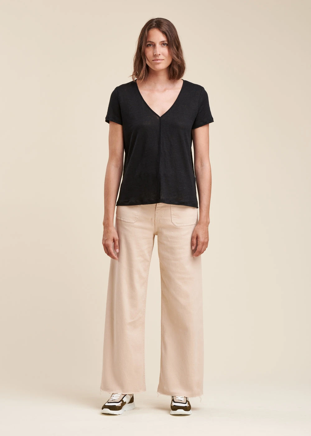 T-shirt Noir En Lin Manches Courtes 4 T-shirt Noir En Lin Manches Courtes – Image 2