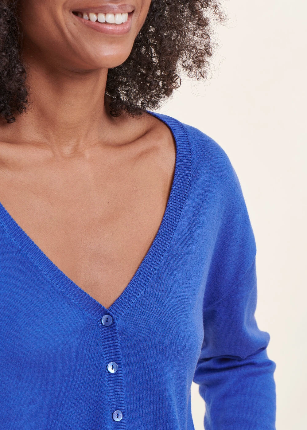 Gilet Court Bleu Roi Manches Longues Col V 6 Gilet Court Bleu Roi Manches Longues Col V – Image 5