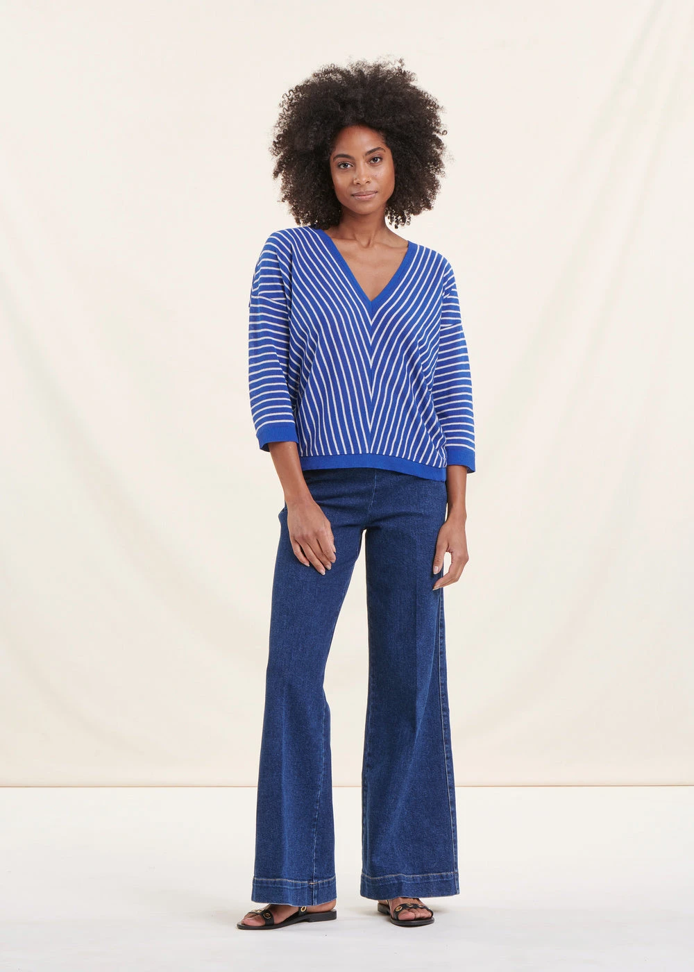 Pull Rayé Bleu Roi Manches 3/4 Col V 3 Pull Rayé Bleu Roi Manches 3/4 Col V – Image 2