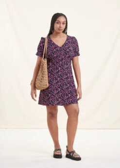 Robe Courte Noire Cintrée à Fleurs Manches Courtes