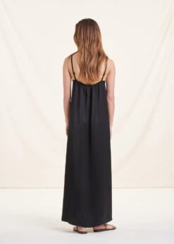 Robe Longue Fluide Noire En Satin à Bretelles -Mode Soldes Boutique FH RO VIROMA R 700 b