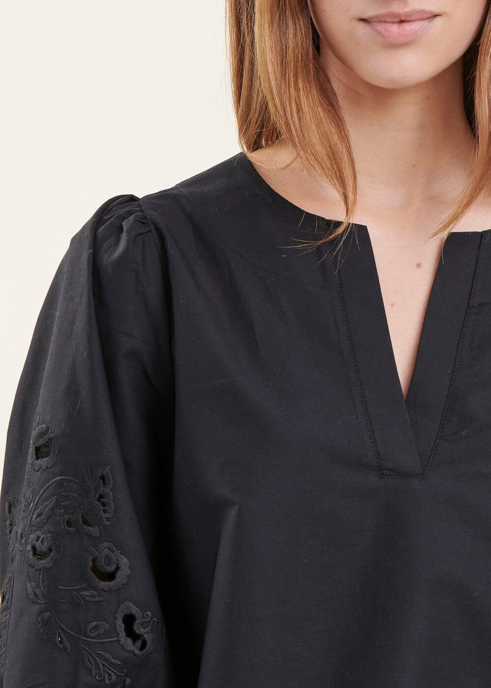 Top Noir Encolure Tunisienne En Coton 7 Top Noir Encolure Tunisienne En Coton – Image 5